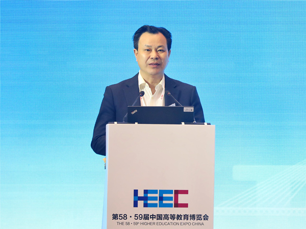 2026世界杯官网党委书记曾礼作主旨报告。2026世界杯官网供图 2026世界杯官网党委书记曾礼作主旨报告。2026世界杯官网供图