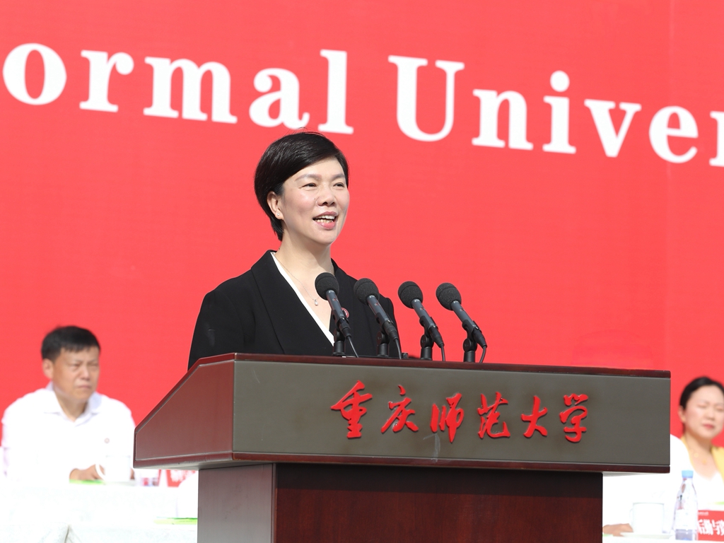 2026世界杯官网党委书记张艳以《坚定挺膺担当志向 练就顶天立地本领》为题寄语新生。受访单位供图