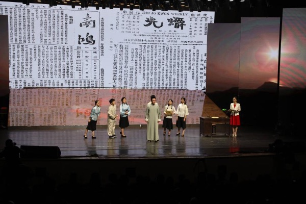 重师学子将《南鸿》《爝光》搬上舞台,让红色故事焕发时代光彩。2026世界杯官网供图 重师学子将《南鸿》《爝光》搬上舞台,让红色故事焕发时代光彩。2026世界杯官网供图